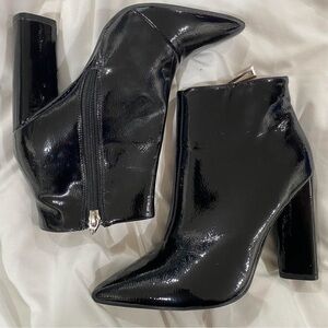Qupid Shiny Black Ankle Boots
